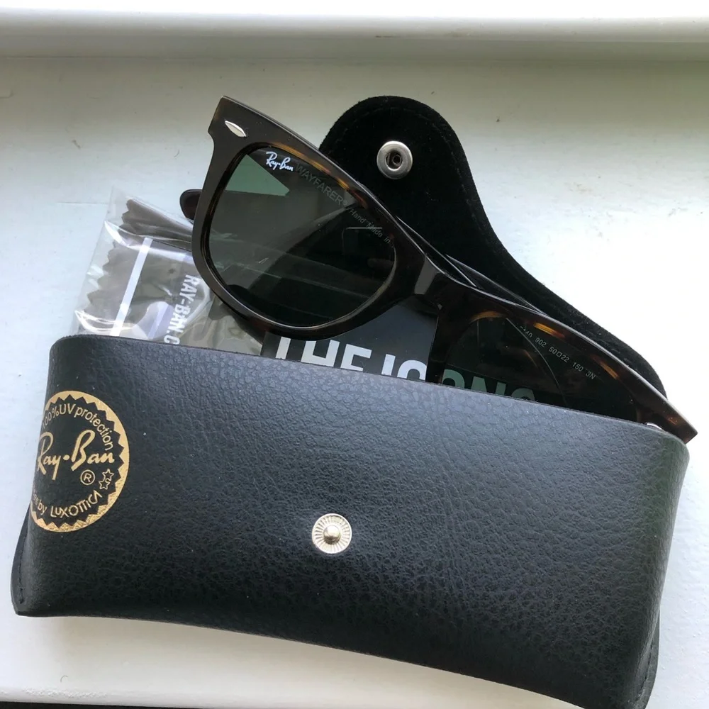 Ray Ban Wayfarer Tortoise Shell Sunglasses - Picture 1 of 12